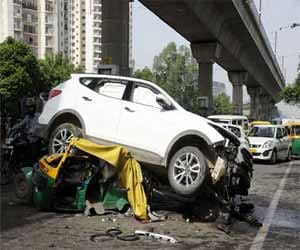 Demonstration in gurgaon against gang war 