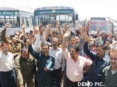 HRTC employees opposing new buses.