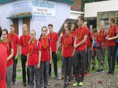 Netherland students work in indian primary school.