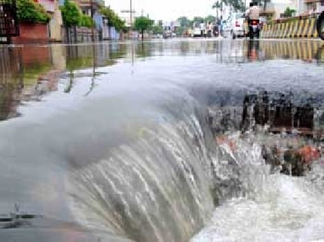 Trouble showers, three killed