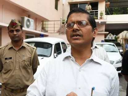 petition filed by ips amitabh thakur is dismissed by cat