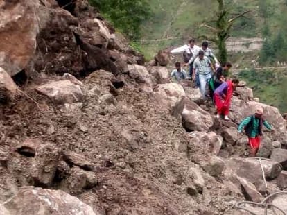 heavy rainfall in himachal, two died.