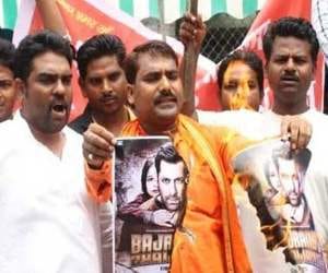 protest against bajrangi bhaijan in lucknow.