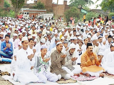 Thousands hands raised to the Eid prayer to God