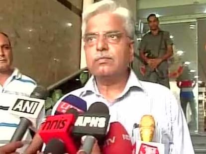 Meenakshi took eight knives, autopsy report reveals.