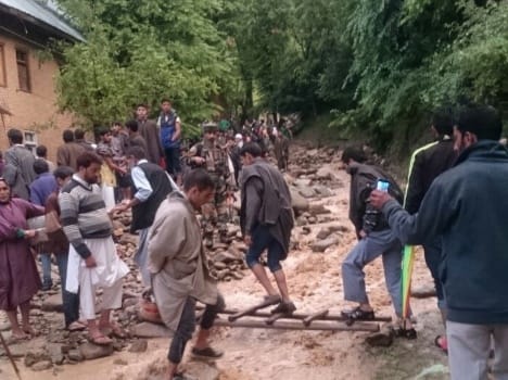 cloud burst in kulgam last night