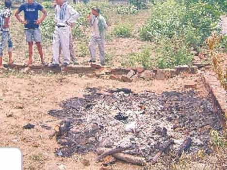 dalit women raped and burned in agra by goons