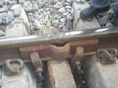 Embarked on a railway track splits publication trains