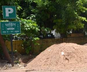 corruption in lucknow nagar nigam free parking