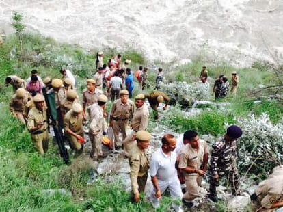 Bus Falls in parvati river, 31 people swept away.