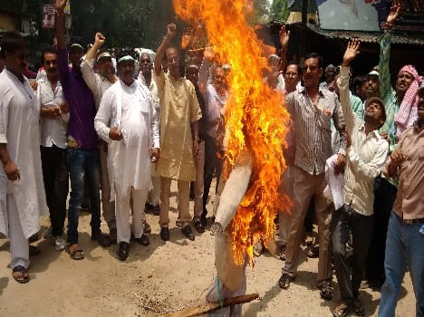 Modi's effigy blew PM