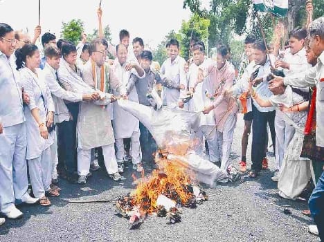 congress protest against land acquisition bill
