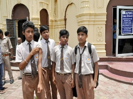 school students beaten by teacher and school staff in mathura