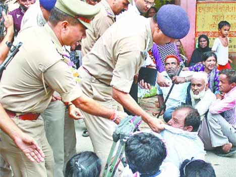 In Bijnaur SP slap hit the disabled for stop the car of DM.