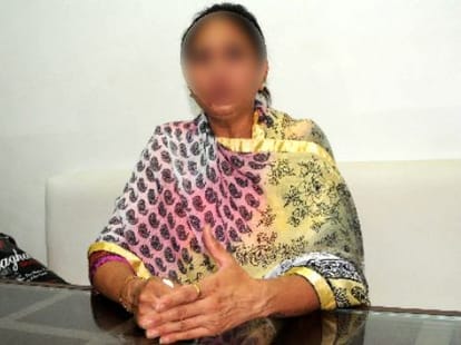 woman upset from obscene gestures of police officer, suicide warn