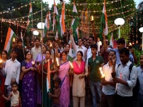 Visit extracted resolution , paying tribute to the torch lighting