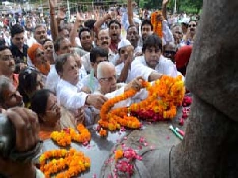 In camps being Bntta Hindi literature : Keshrinath Tripathi