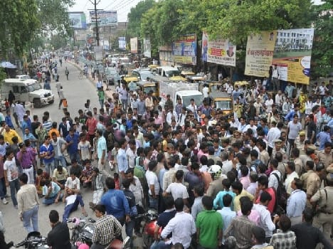abvp stoped the traffic against police