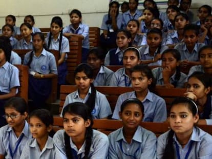 after narendra modi, girls will share 'man ki baat'