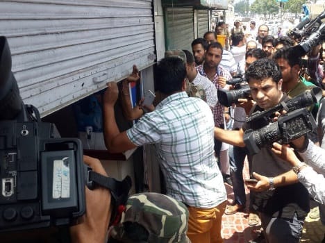 mobile shops closed in srinagar after grenade attack