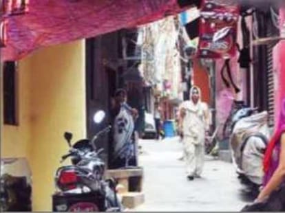 Before death meenakshi passes dtc bus conductor exam