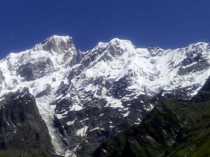 snowfall in badrinath and kedarnath.
