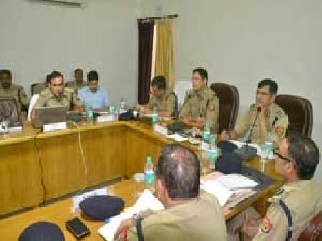 Keeping of cameras in fair monsoon in kashi