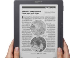 DU distance learning students get books online