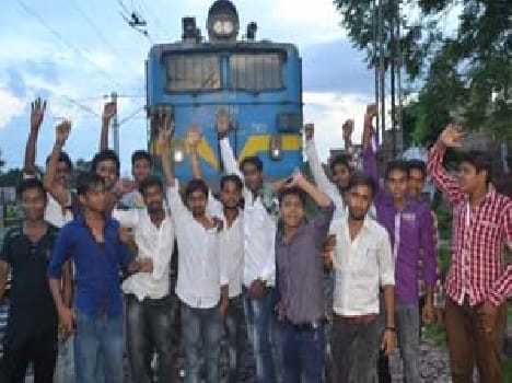 The train stopped for scholarship