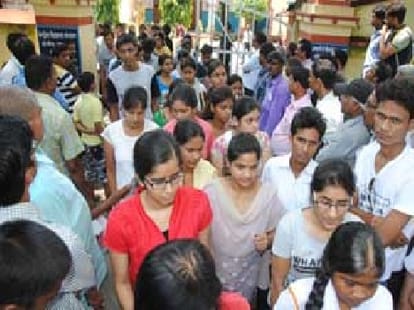 uttarakhand group c paper out in three crore.