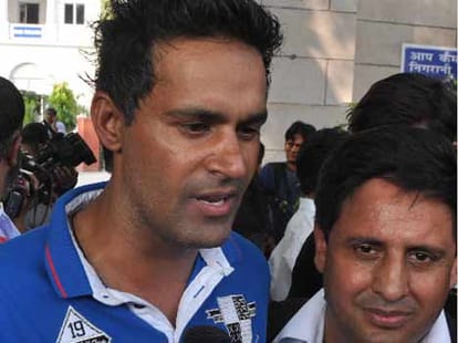 Crickter shrsanth and ankit were nervous in court during ipl fixing case