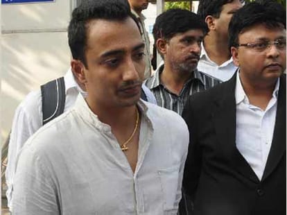 Crickter shrsanth and ankit were nervous in court during ipl fixing case