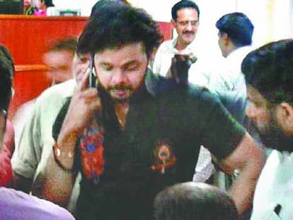 Crickter shrsanth and ankit were nervous in court during ipl fixing case