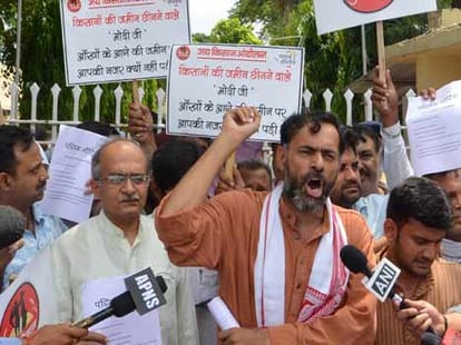 Yogendra-Prashan took to the road, warned to the central government.