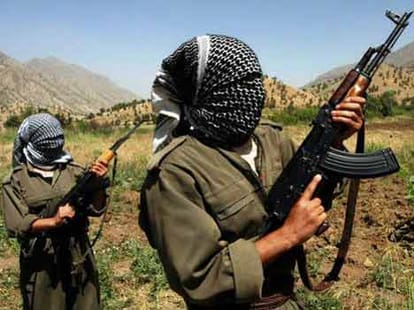 turkey: 2 army mens died in Suicide attack
