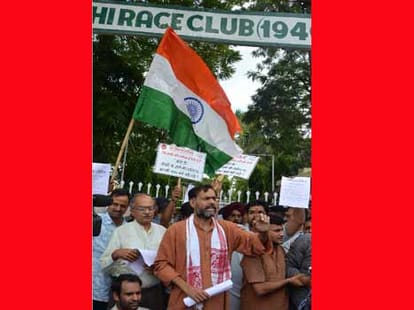 Yogendra-Prashan took to the road, warned to the central government.