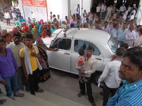 The villagers drove Harchandpur gherry DM