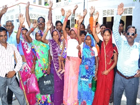 Hrewa encompass the suffering families in Kalktret