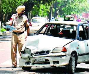 uncontrolled esteem hit 3 vehicles in mohali