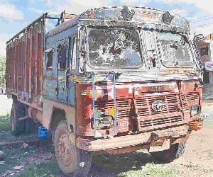 Pick-up and truck horrific crash in tehri.