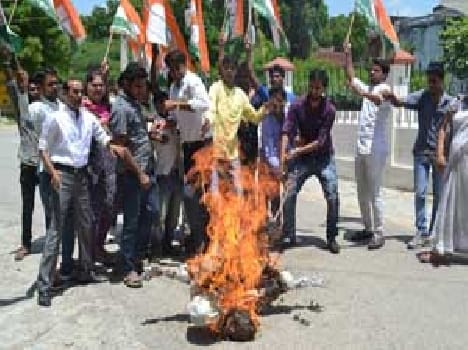 Congress blew Minister Narendra Modi's effigy