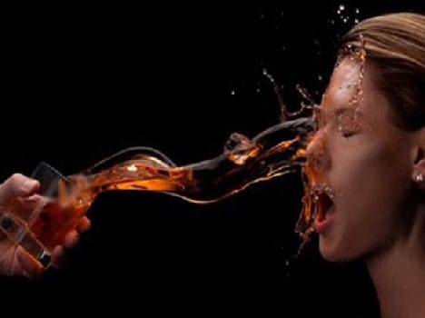Threw acid on Bhojpuri singer  