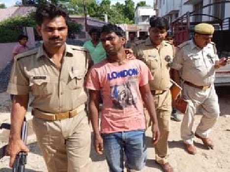 The heroine and hero thrown acid on tabla player