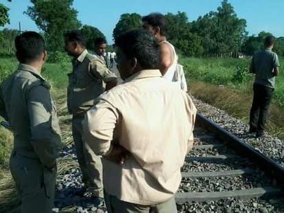 lover committed suicide on railway track
