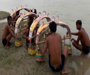 Kamwaria have to report police before yatra