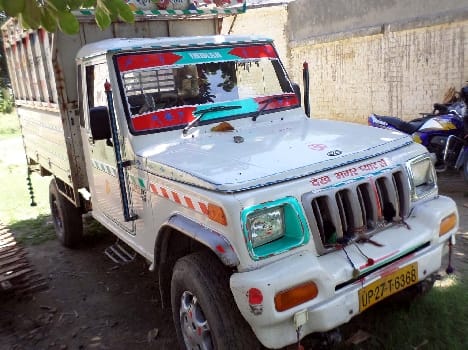 Gangs of thieves until police arrived wagon