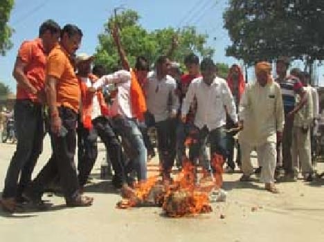 VHP blew effigy of terrorism , protesting