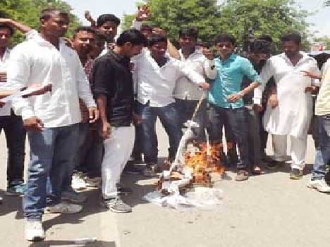 Students blew effigy of VC