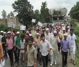 Take a procession around By motorway jams