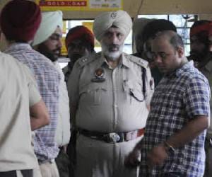 three crore rupess price gold robbary at ludhiana